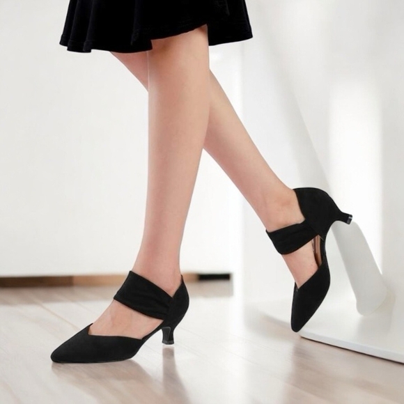 Coutgo Black Velvet Low Kitten Heels Pointed Toe Women’s Pumps Size 9.5 NIB - Picture 1 of 8